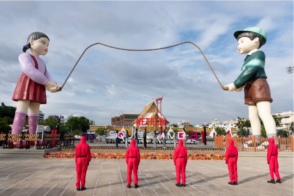 果博东方福布斯公司巨型小黄鸭遇见《鱿鱼游戏》爆火娃娃 曼谷今夏最萌组合上线  (图6)